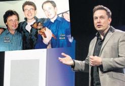 Musk babasından utanç duyuyor