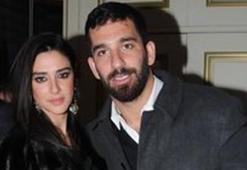 Arda Turan: Karımla konuşuyorsun dikkat et!