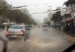 Antalya'da aşırı yağış sonrası yollarda göçük oluştu