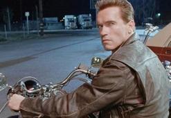 Arnold Schwarzenegger ameliyata alındı!