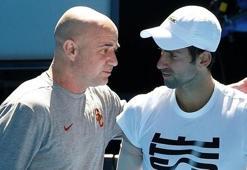 Djokovic ile Agassi'nin yolları ayrıldı