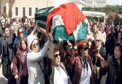 Kadınların omzunda