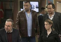 Arka Sokaklar 476. bölümde Selin, Umut bebek kaçırıldığı için çok öfkeli!