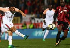 Galatasaraylı efsane Belhanda'yı yerden yere vurdu!