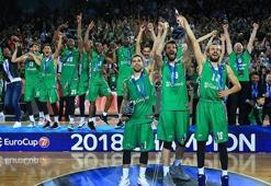 Darüşşafaka, şampiyonluk kupasını kaldırdı