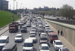Atatürk Havalimanı'nda trafik alt üst oldu! Sürücüleri isyan ettirdi