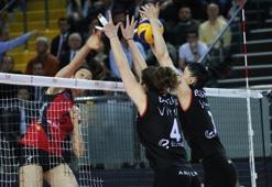 VakıfBank, Eczacıbaşı'na set vermedi