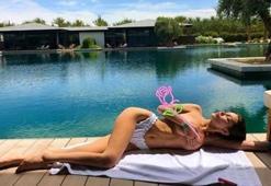 Bella Hadid'den üstsüz poz!