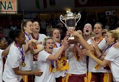 Galatasaray Avrupa'dan bir kupa daha getirdi!