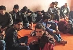 Göçmenler günlerce buralarda yaşıyor