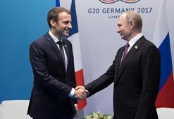 Putin Macron ile Suriye’yi görüştü