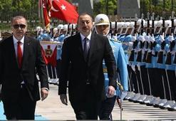 Cumhurbaşkanı Erdoğan, Aliyev'i törenle karşıladı