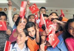 Türkçe oyun oynuyorlar ‘Türkiye bizim evimiz’ diyorlar