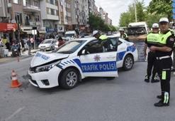 Bakan Veysel Eroğlu'nun konvoyunda kaza