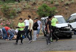 İngiliz ve ABD'li sürücülerin kullandığı araçlar çarpıştı: 4  yaralı