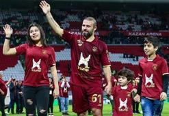 Gökdeniz Karadeniz'e liyakat nişanı