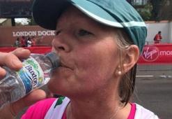 Londra Maratonu'nda 20 şişe su içen kadın komaya girdi