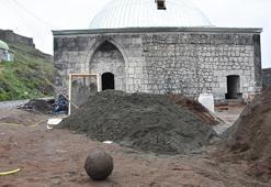 Tarihi hamamda tarihi gülle bulundu