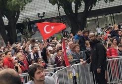 İki Türk golcüden Fransız politikacıya 'Bayrak' golü!