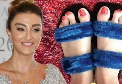 Özge Ulusoy'dan 'parmaklı' paylaşım