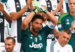 Buffon, gözyaşlarıyla veda etti
