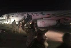 Airbus yolcu uçağı burnu üstüne indi! 151 kişi böyle kurtuldu