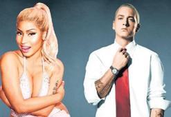 Aşk bombasını patlattı: Eminem ile sevgiliyiz!