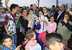 Cumhurbaşkanı Erdoğan çocuklara oyuncak dağıttı