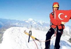 Gülnur Everest’in zirvesinde