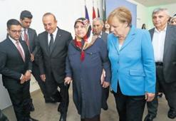 Mevlüde anneyle el ele!