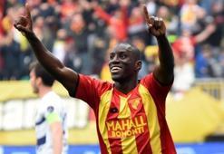 Demba Ba için karar vakti!