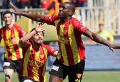 Beşiktaş Demba Ba'yı liste dışı bıraktı