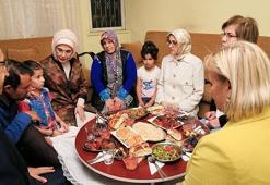 Emine Erdoğan orucunu Çevik ailesinin sofrasında açtı
