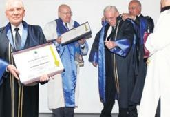 İş dünyasının yol gösteren abisi şefkatli lideriydi