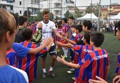 7 profesyonel 50 miniğe karşı futbol maçı yaptı
