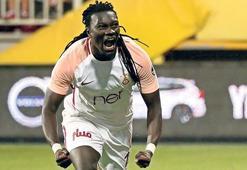 Gomis giderse çift forvet