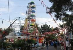 Lunaparkta bıçaklı, tüfekli dönme dolap kavgası: 5 yaralı