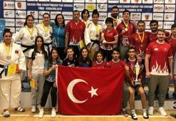 Genç judoculardan madalya yağmuru