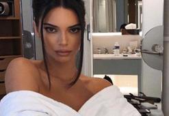 Kendall Jenner'dan üstsüz paylaşım