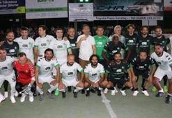 Eski futbolcular, Sakarya'da gösteri maçı yaptı