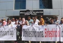 KKTC'de başörtülü öğrencilere diplomalarının verilmemesi protesto edildi