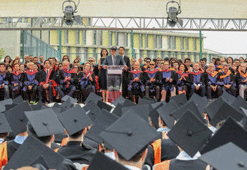 Özyeğin Üniversitesi'nde mezuniyet heyecanı