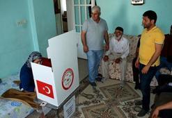 Seyyar sandık seçmenin evine gitti