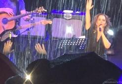 Yağmura inat Sertab Erener'in yanında oldular