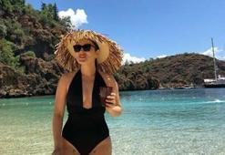 Ezgi Mola'dan mayolu poz! Dikkat çeken detay