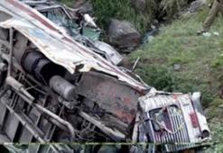 Hindistan'da korkunç kaza: 48 ölü