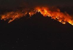 Bali'de Agung Yanardağı'nda patlama