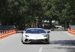 Kenan Sofuoğlu Meclis'e Lamborghini ile geldi