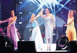 33 şarkı seslendirdi