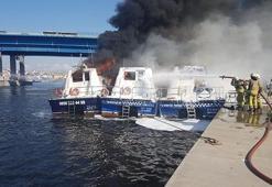 Haliç'te deniz taksiler yanıyor
